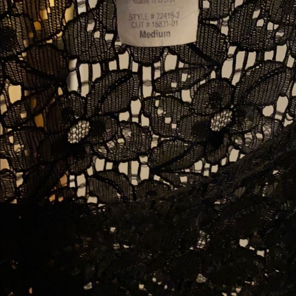 Ambiance lace crop top - Picture 3 of 3